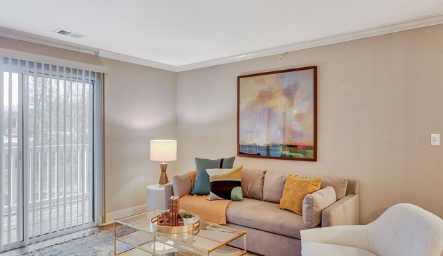 Landing | Beautiful 2BD, Pool, Clubhouse