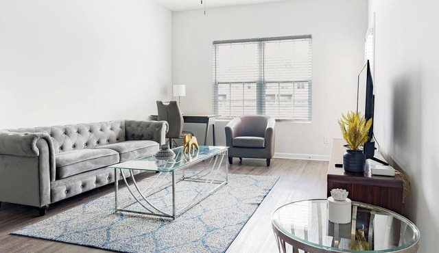 Landing | Beautiful 2BD, Pool, Gym