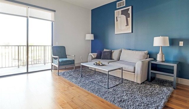 Landing | Beautiful 2BD, Tennis Court, Pool