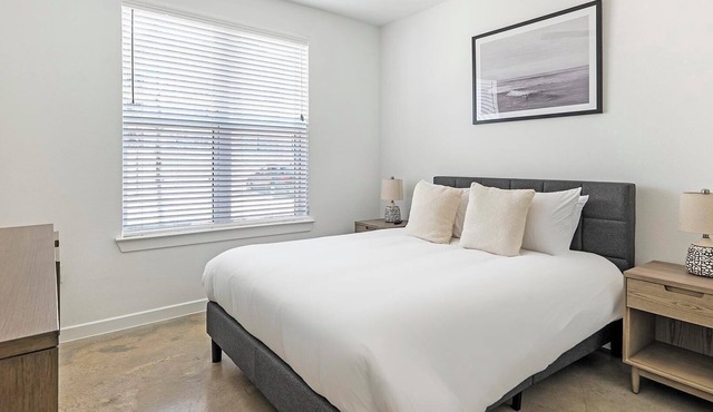 Landing | Beautiful 2BD, Pool, Clubhouse