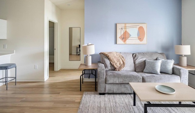 Landing | Beautiful 2BD, Pool, Gym