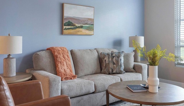 Landing | Beautiful 2BD, Clubhouse
