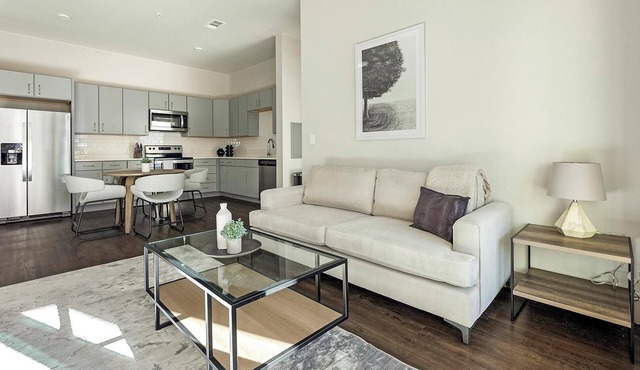 Landing | Beautiful 2BD, Gym, Game Room