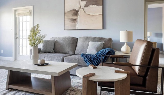 Landing | Beautiful 2BD, Gym, Tennis Court