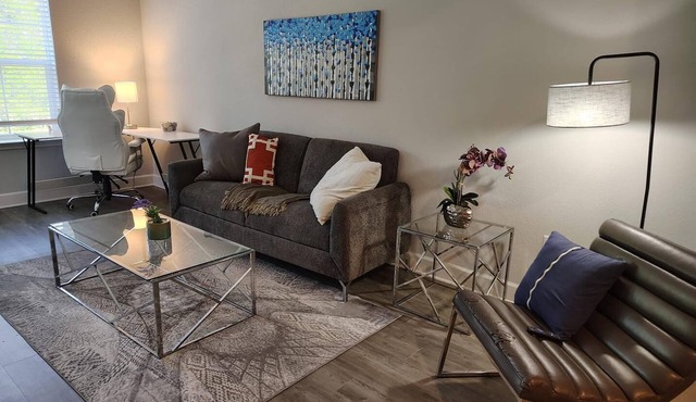 Landing | Beautiful 2BD, Gym, Pool