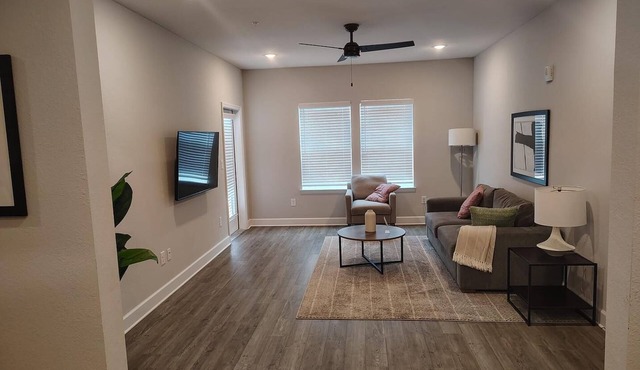 Landing | Beautiful 2BD, Pool, Gym