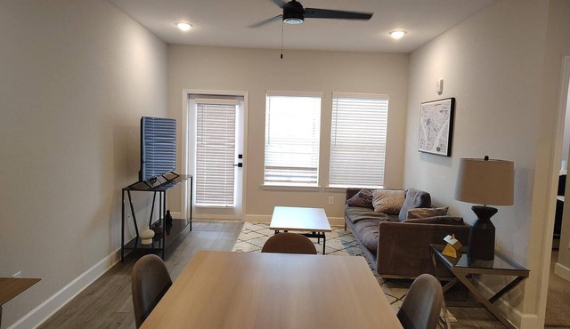 Landing | Beautiful 2BD, Gym, Pool