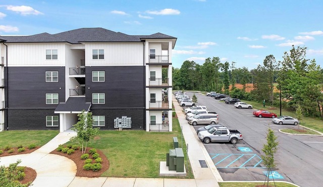 Landing | Beautiful 3BD, Gym, Yoga Studio