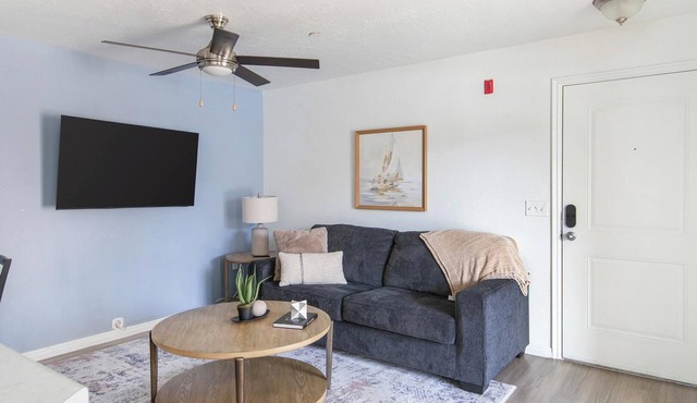 Landing | Beautiful 3BD, Gym, Game Room