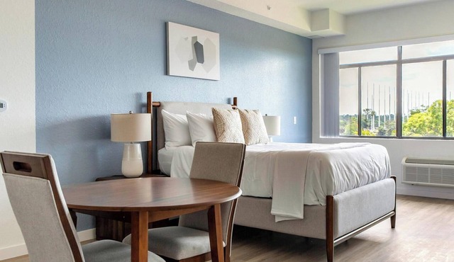 Landing | Beautiful Studio, Gym, Courtyard