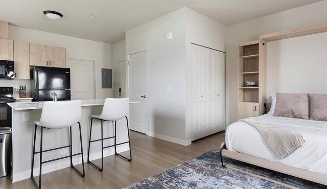 Landing | Beautiful Studio, Clubhouse, Pool