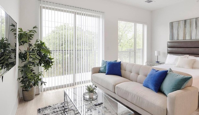 Landing | Beautiful Studio, Gym, Courtyard