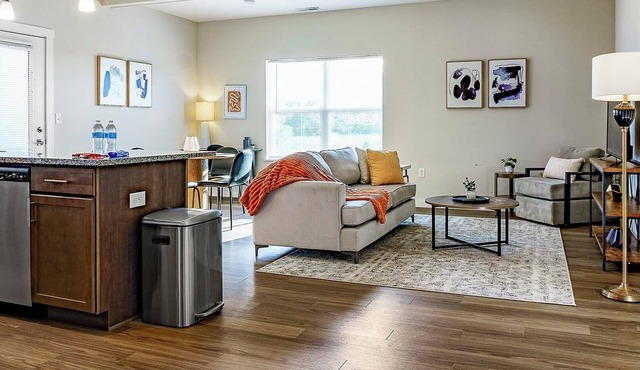 Landing | Beautiful 2BD, Clubhouse, Pool