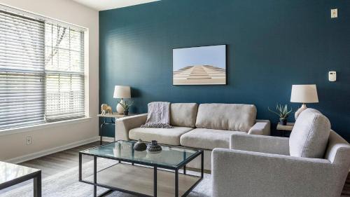 Landing Beautiful 2BD Gym Clubhouse