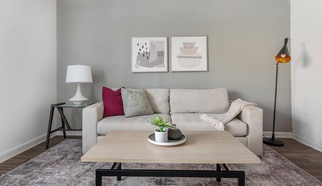 Landing | Beautiful 1BD, Clubhouse, Pool