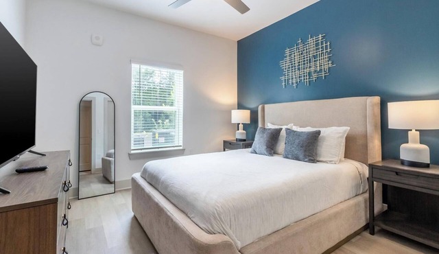 Landing | Chic 1BD, Yoga Studio, Pool