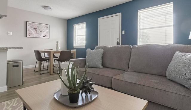 Landing | Chic 1BD, Clubhouse, Pool