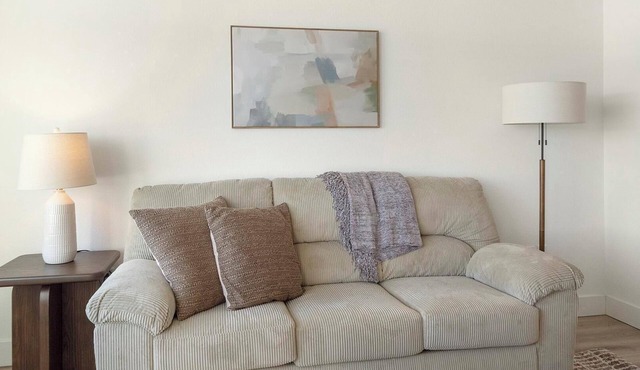 Landing | Chic 1BD, Clubhouse, Gym