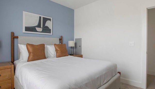 Landing | Chic 1BD, Clubhouse