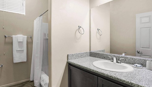 Landing | Chic 1BD, Clubhouse