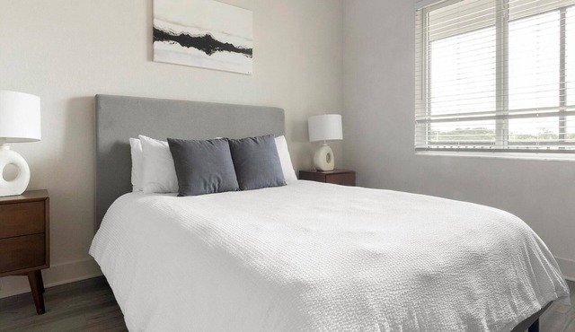 Landing | Chic 1BD, Clubhouse, Pool