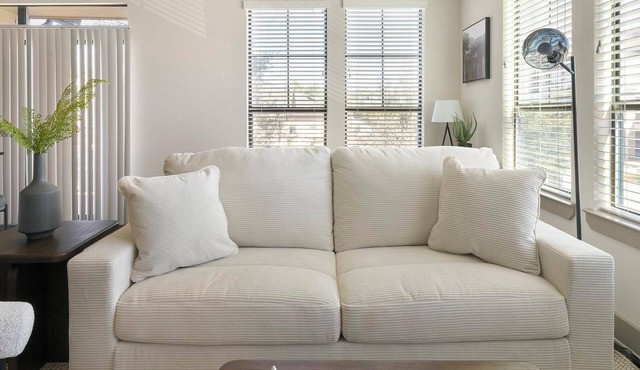 Landing | Chic 1BD, Clubhouse, Gym