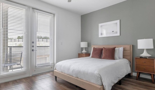 Landing | Chic 1BD, Clubhouse, Pool