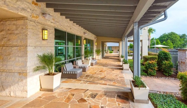 Landing | Chic 1BD, Clubhouse, Pool