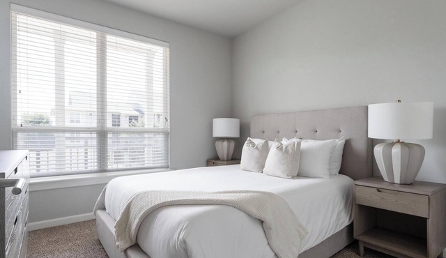 Landing | Chic 1BD, Clubhouse, Pool