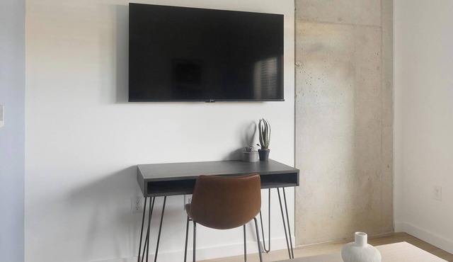 Landing | Chic 1BD, Courtyard, Gym