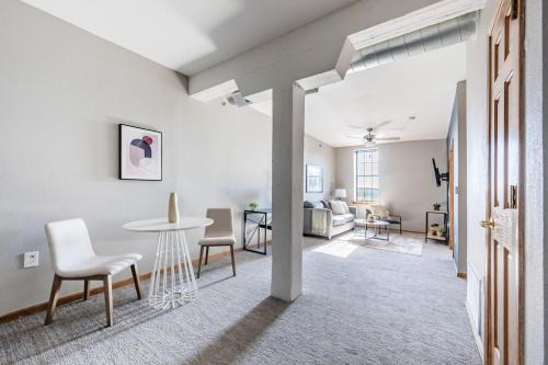 Landing Chic 1BD Courtyard