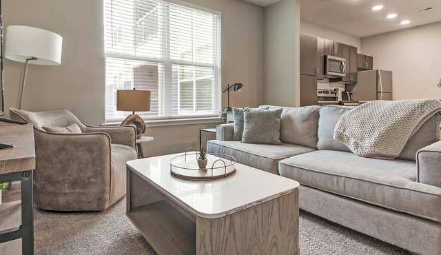 Landing | Chic 1BD, Gym, Pool
