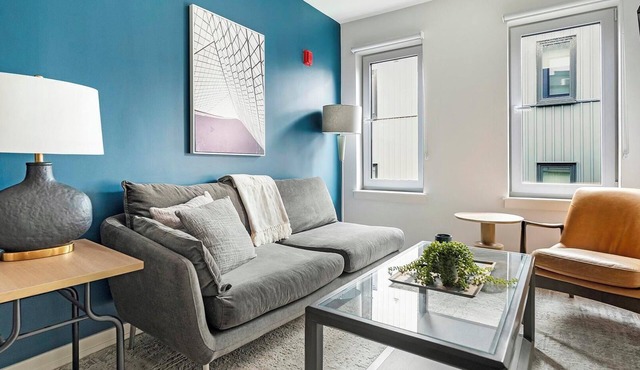 Landing | Chic 1BD, Gym