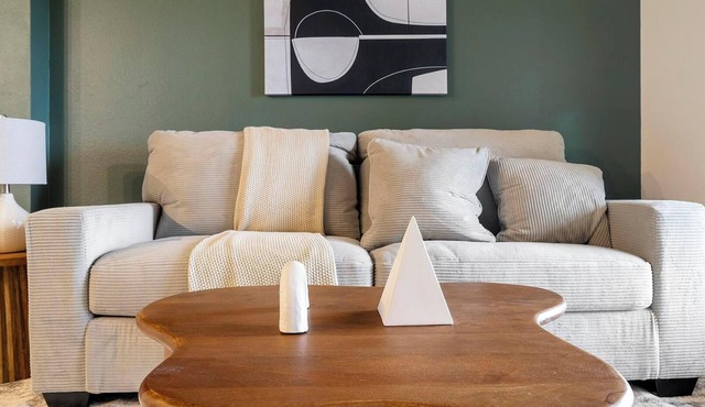 Landing | Chic 1BD, Game Room, Gym