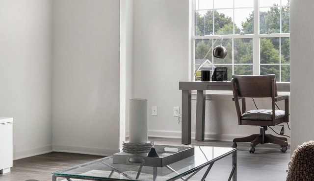 Landing | Chic 1BD, Gym, Tennis Court