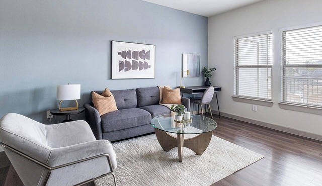 Landing | Chic 1BD, Gym, Game Room