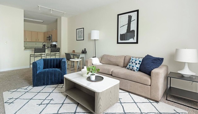 Landing | Chic 1BD, Gym, Pool