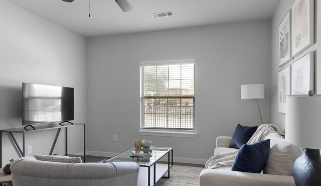 Landing | Chic 1BD, Gym, Pool