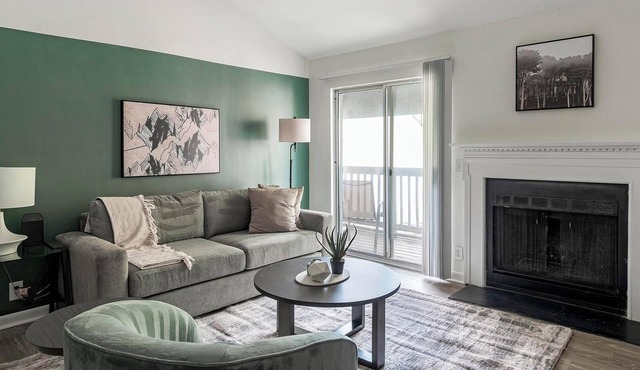 Landing | Chic 1BD, Gym, Pool