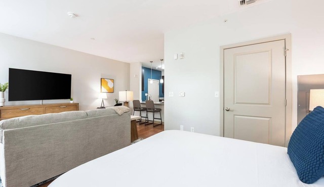 Landing | Chic 1BD in South End Stratford