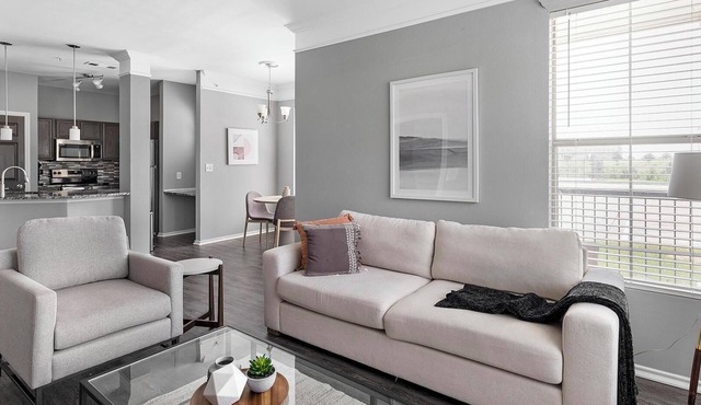 Landing | Chic 1BD, Pool, Gym