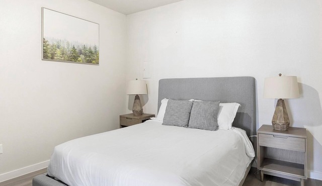 Landing | Chic 1BD, Pool, Courtyard