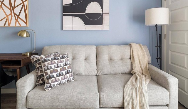 Landing | Chic 1BD, Pool, Clubhouse