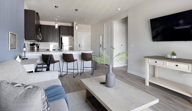 Landing | Chic 1BD, Pool, Clubhouse