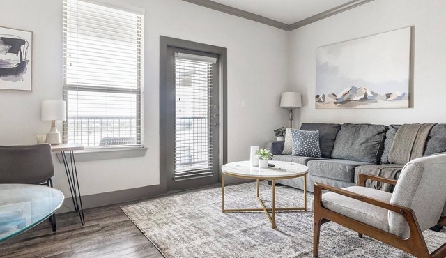 Landing | Chic 1BD, Pool, Clubhouse