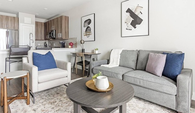Landing | Chic 1BD, Pool, Clubhouse