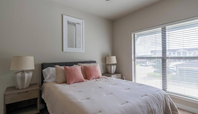 Landing | Chic 1BD, Pool, Courtyard