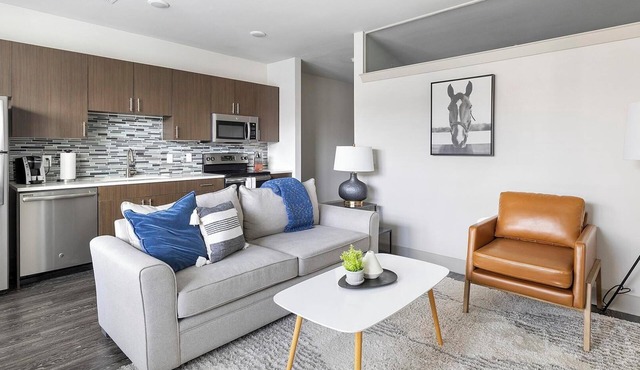 Landing | Chic 1BD, Pool, Gym