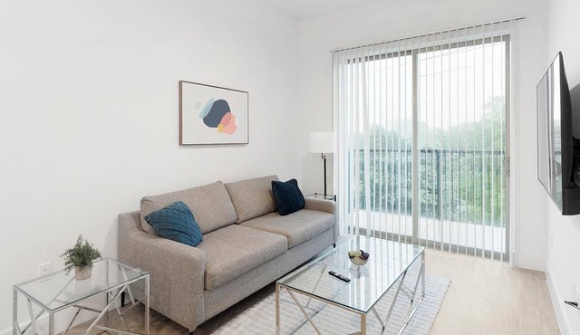 Landing | Chic 1BD, Pool, Gym