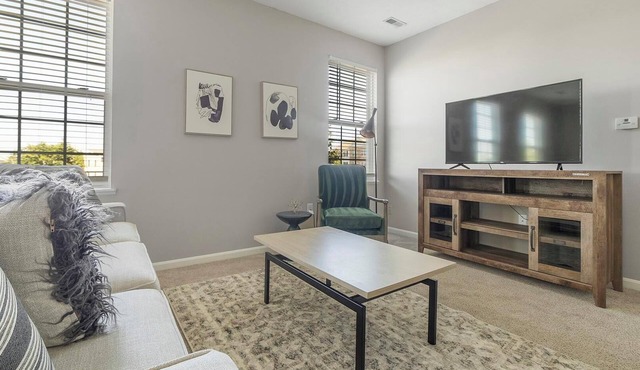 Landing | Chic 1BD, Pool, Clubhouse